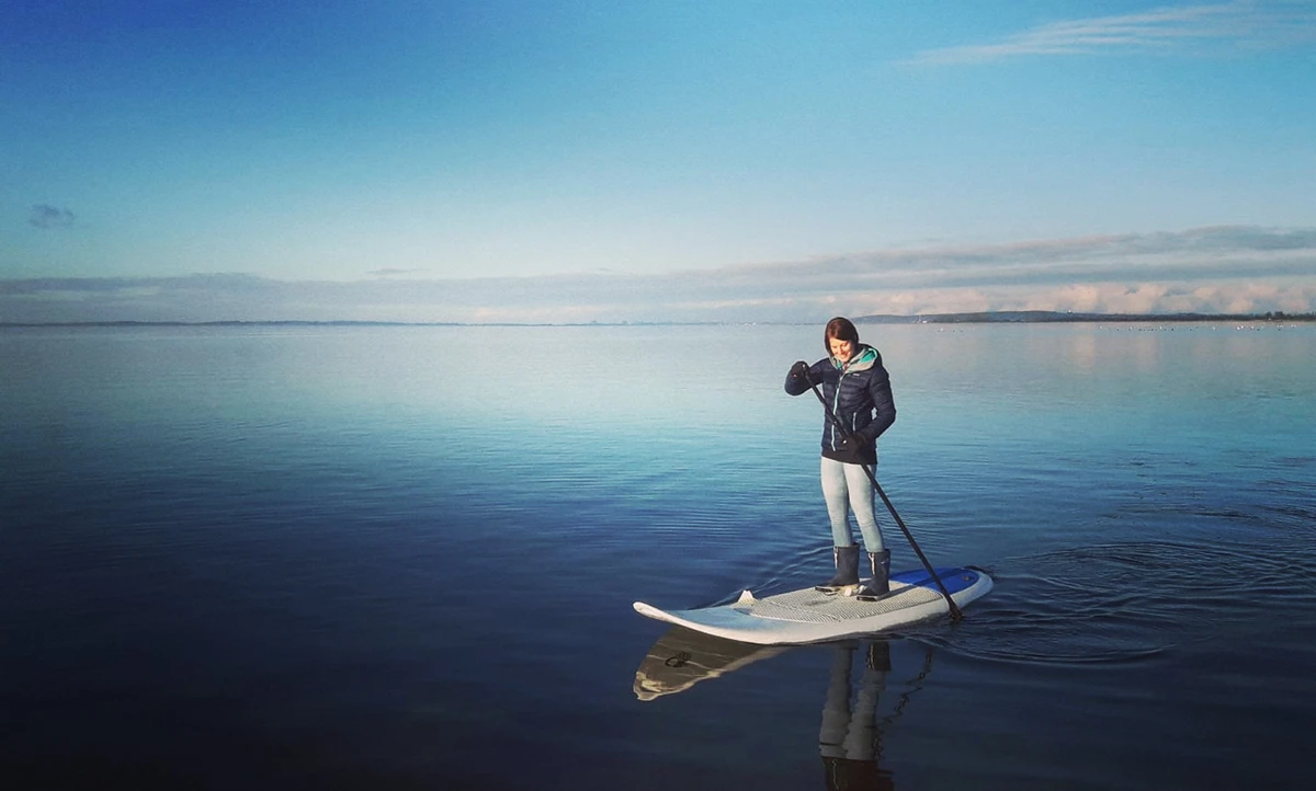 SMILE Pro Patientin Katrin in ihrer Freizeit beim Wakeboard fahren.