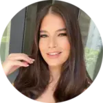 Model und Influencerin Laura Muro, die bei Augerlin eine Femto-LASIK hatte.
